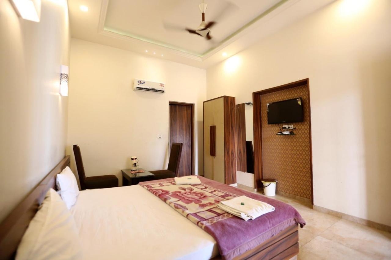 Kamay The Kohinoor Palace - A Heritage Hotel Faizābād Kültér fotó